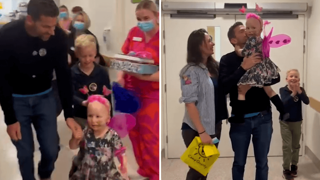 Four-year-old cancer patient rings the Starlight bell for the end of treatment